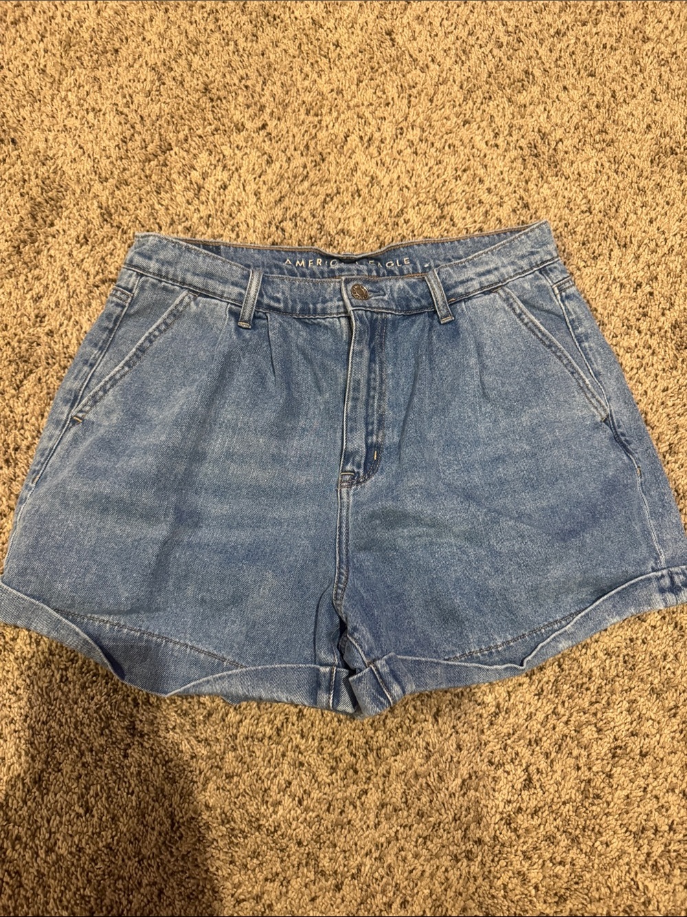 American Eagle AEO pleated high waist Mom Shorts jean size 10